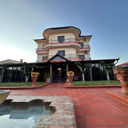 Drini Hotel Rrashbull Exterior photo