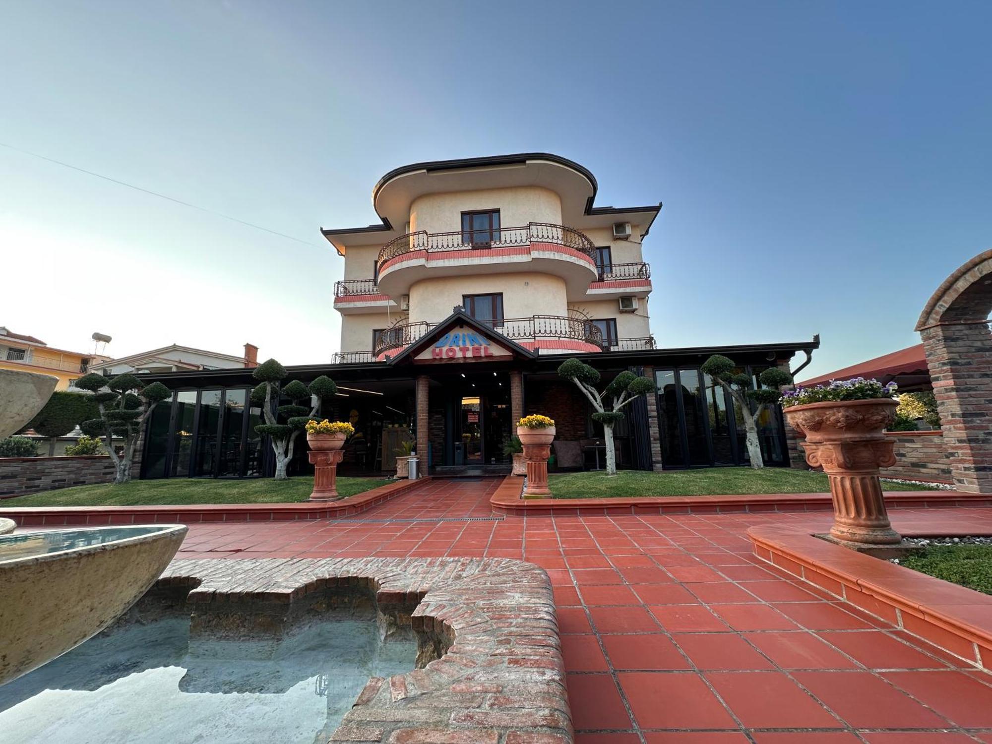Drini Hotel Rrashbull Exterior photo